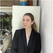 Soy una persona muy extrovertida y proactiva, que disfruta mucho ayudando a los demás y enseñando cosas.